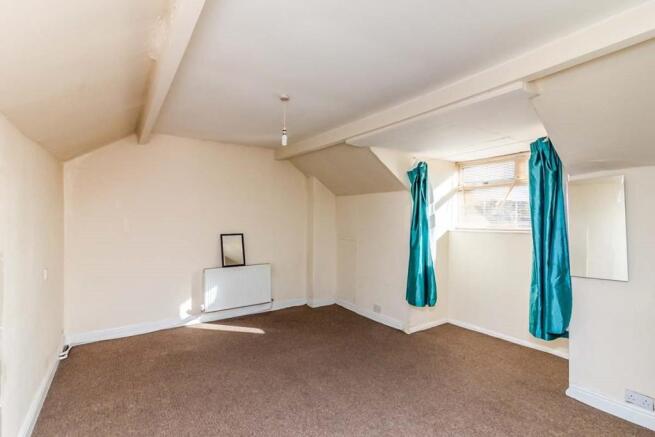 4 bed Terraced to rent Image 7