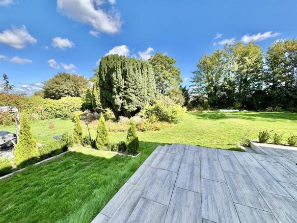 Patio/Gardens