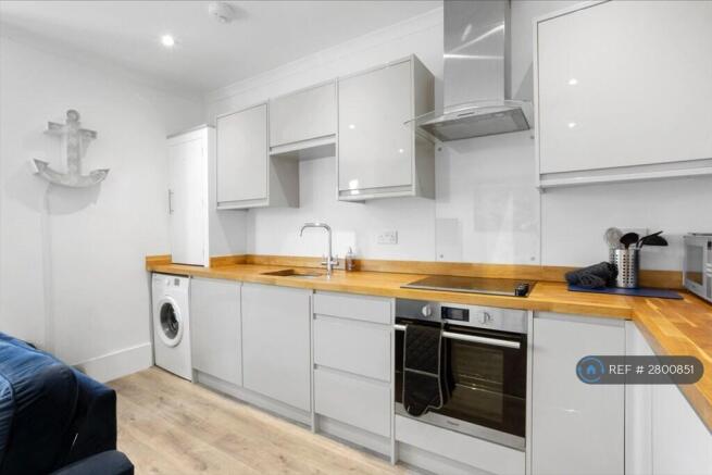 Grey Gloss Fitted Kitchen