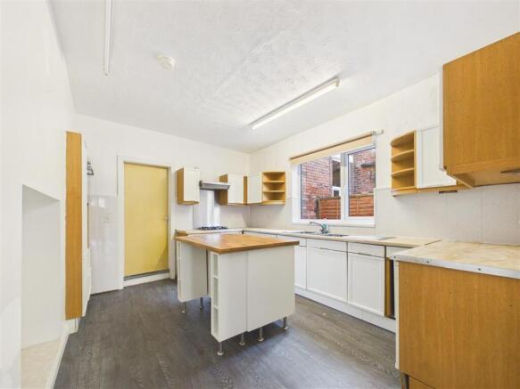 5 bed Terraced for sale Image 4
