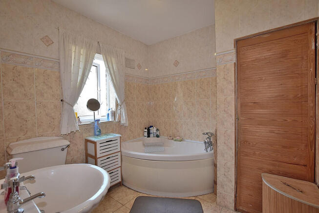 3 bed Semi-Detached for sale Image 12