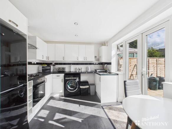 CAM02773G0-PR0359-STILL013-thumbnail-h750-70