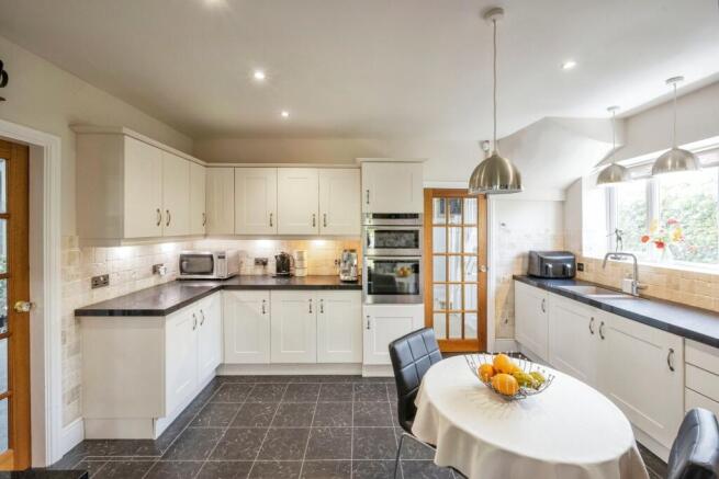 4 bed Detached for sale Image 10