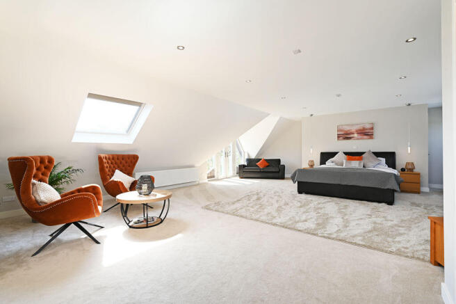 5 bed Detached for sale Image 4