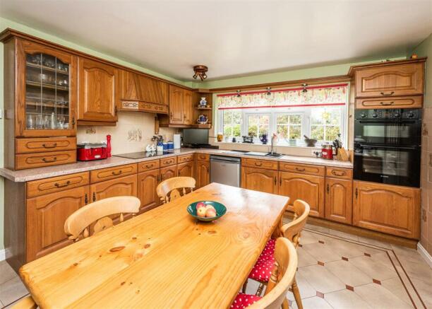 5 Springhill Park-kitchen1.jpg