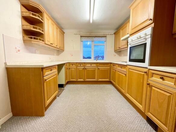 2 bed Flat for sale Image 5
