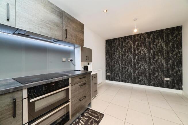 4 bed Semi-Detached for sale Image 7
