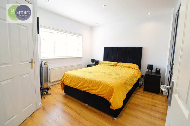4 bed Detached for sale Image 12