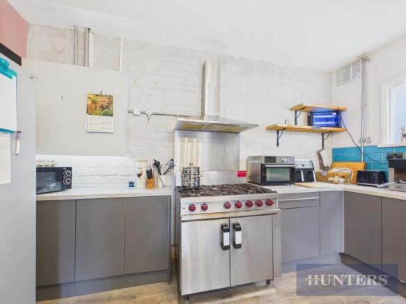 6 bed Semi-Detached for sale Image 7