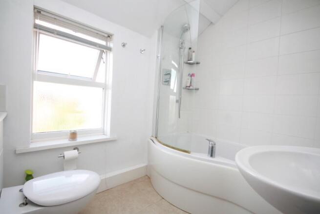 HOUSE BATHROOM/ W.C.