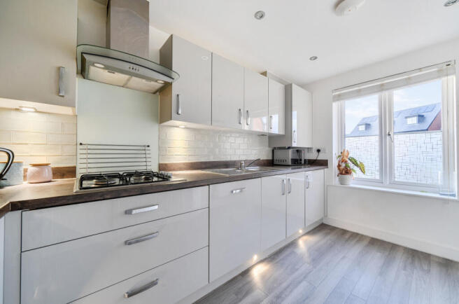 1407681-12-6980de...