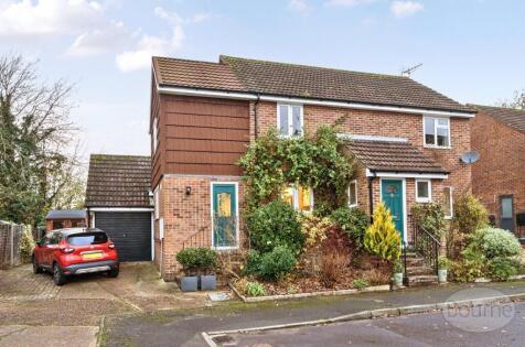 Stoneham Close, Petersfield, Hampshire, GU32
