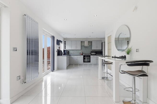 4 bed Detached for sale Image 5