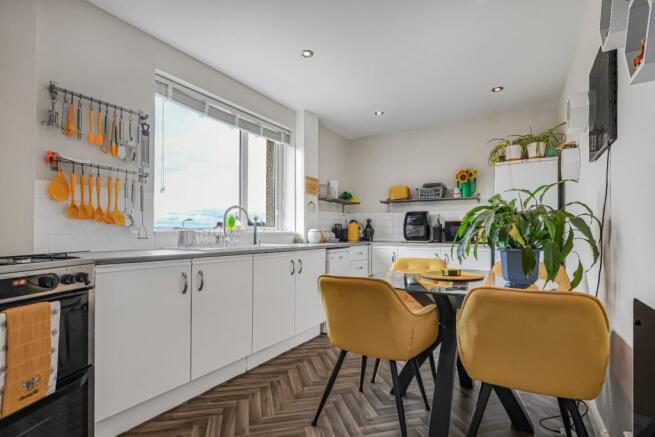 3 bed Semi-Detached for sale Image 7