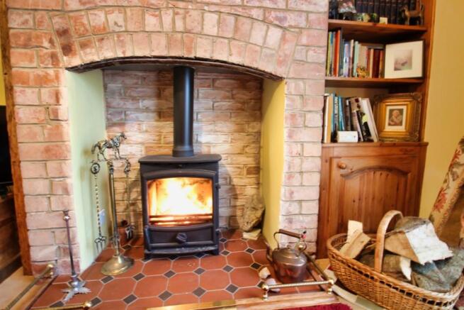 LOG BURNING STOVE