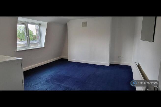 Bright & Spacious Bedroom 1