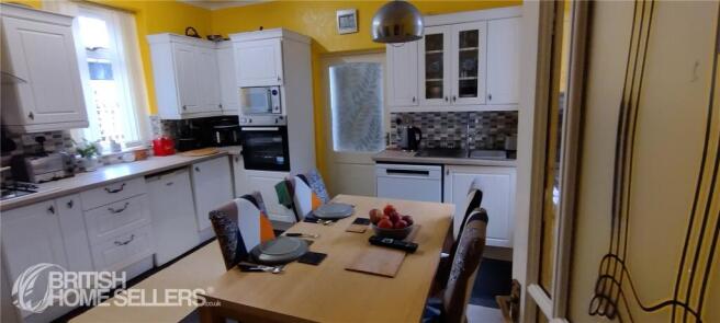 3 bed Detached for sale Image 7
