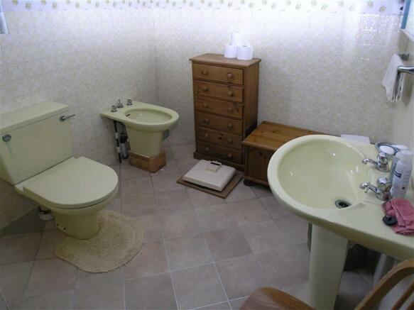 EN SUITE SHOWER ROOM