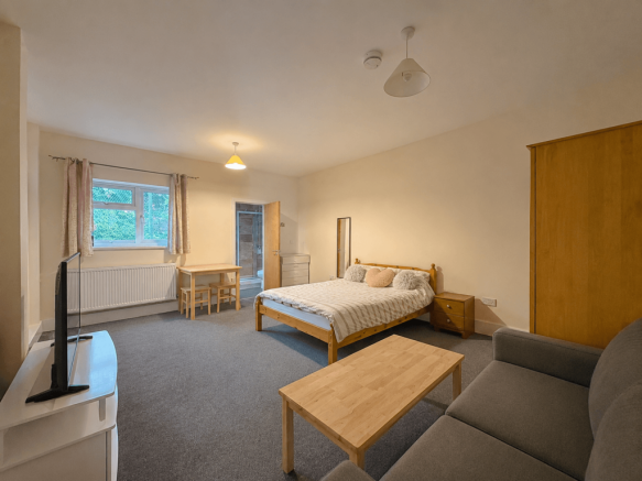 Ensuite Double Room - 450 London Road