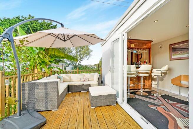 Bar / Garden room