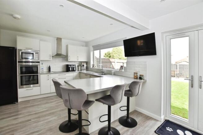 L Shaped Open Plan Kitchen
