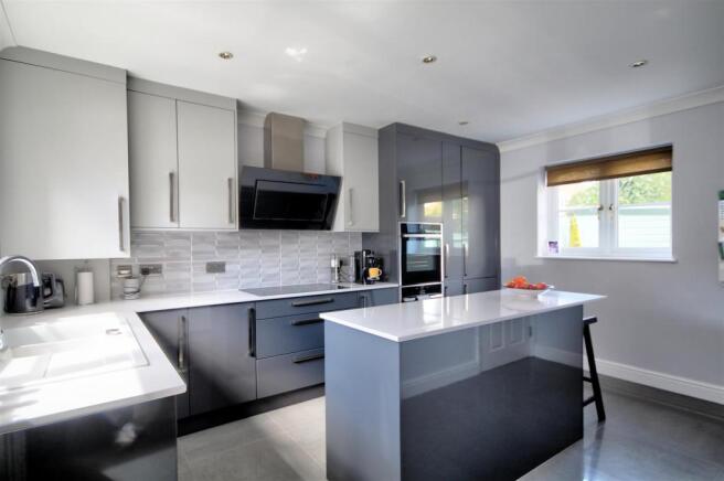 Kitchen 2.jpg
