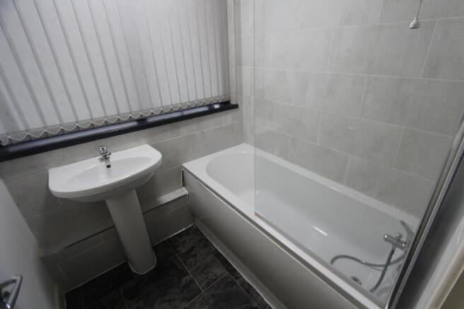 2 bed Flat to rent Image 7