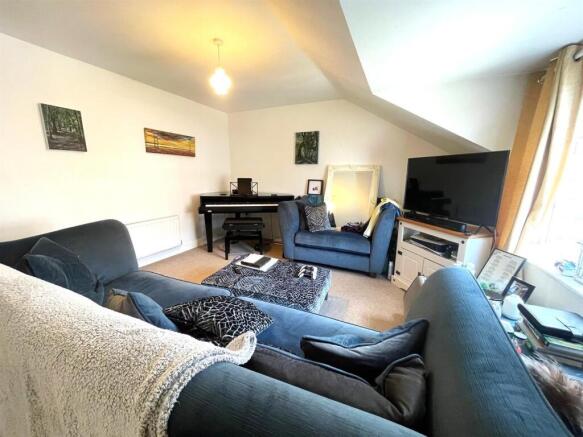 Lounge 2.jpg