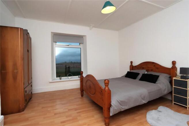 Bedroom 1 Pic 2