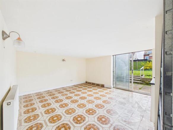 2 bed Flat for sale Image 9