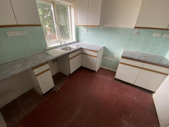 2 bed Flat for sale Image 6