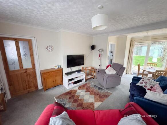 9 Suffolk Pl Kettering-13.jpg