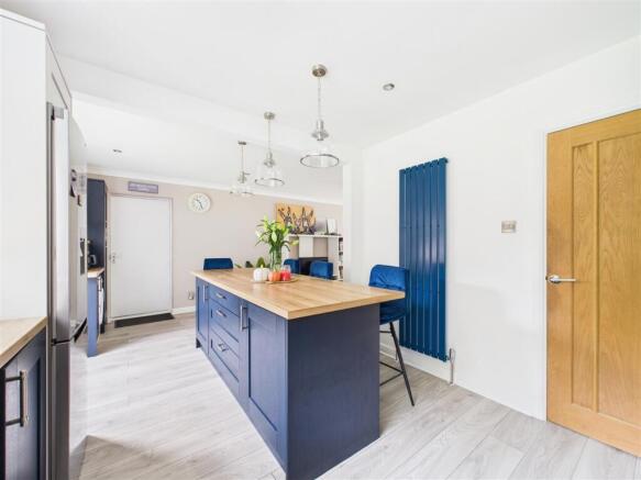 4 bed Detached for sale Image 8