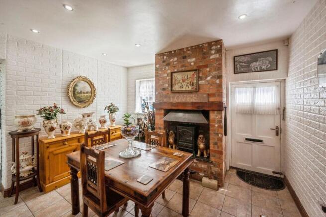 4 bed Semi-Detached for sale Image 4