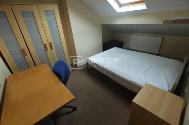 6 bed House to rent Image 8