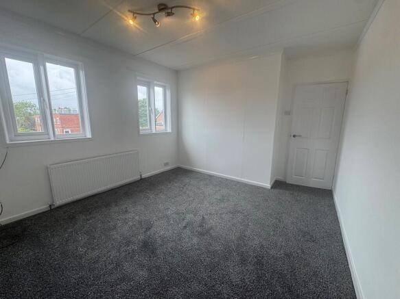 3 bed Semi-Detached to rent Image 9