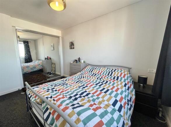 2 bed Apartment to rent Image 7
