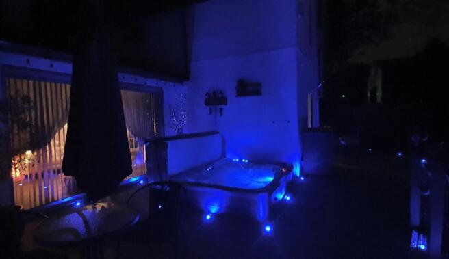 2 Jubilee  Cottage, Night Time