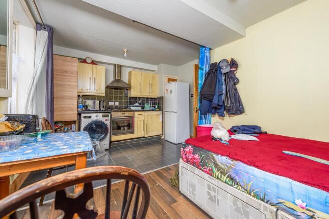 3 bed Flat for sale Image 6