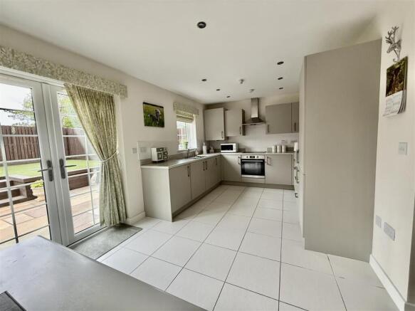 3 bed Semi-Detached for sale Image 8
