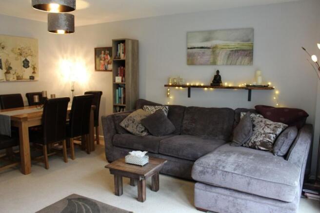LOUNGE/DINING ROOM