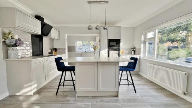Kitchen/Breakfast Room