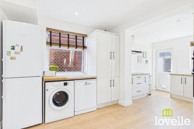 3 bed Semi-Detached for sale Image 8
