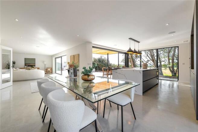 Kitchen/Dining Area