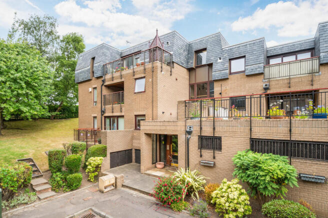 Exterior of 8 (Flat 5) Rocheid Park