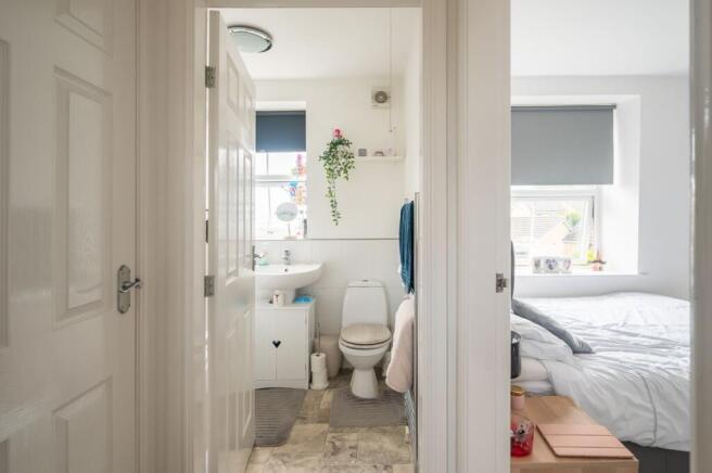 2 bed Terraced to rent Image 9