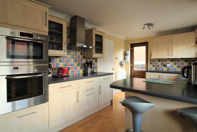 Kitchen/ Dining Room