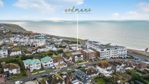 Flat 1, 10 Duncan Court, Chichester Drive East, Saltdean, Brighton BN2 8LB