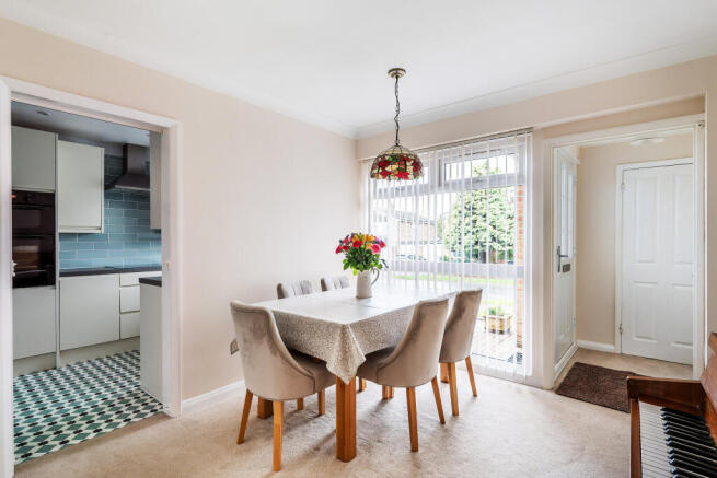 Boulthurst Way, Oxted, Surrey photo 4