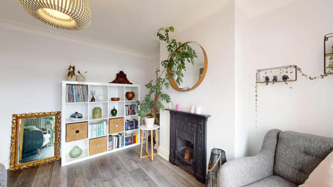 5 bed Semi-Detached for sale Image 7